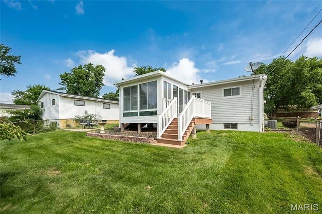 612 Acorn Drive, Crestwood, MO 63126