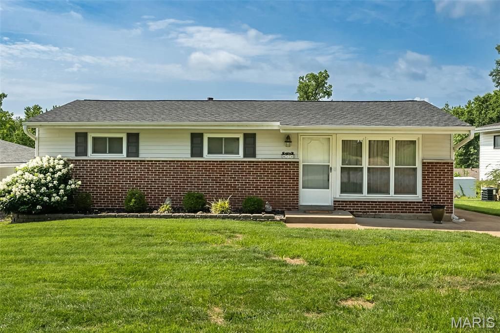 612 Acorn Drive, Crestwood, MO 63126