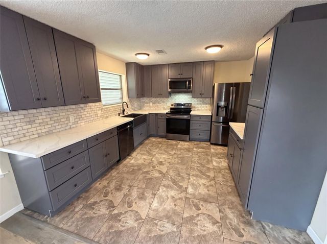 522 27th Avenue N, Texas City, TX 77590