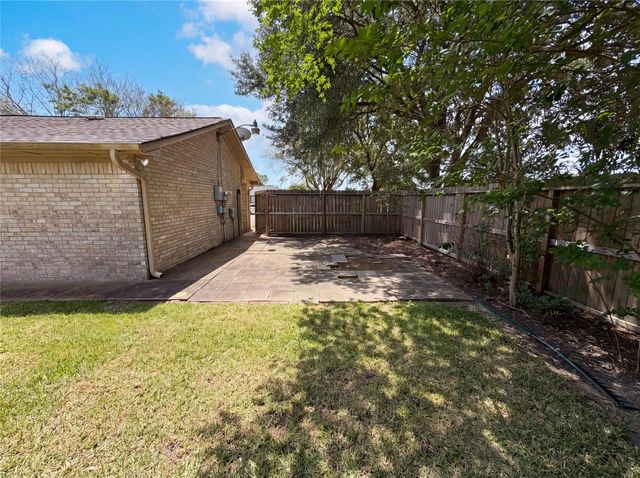 522 27th Avenue N, Texas City, TX 77590