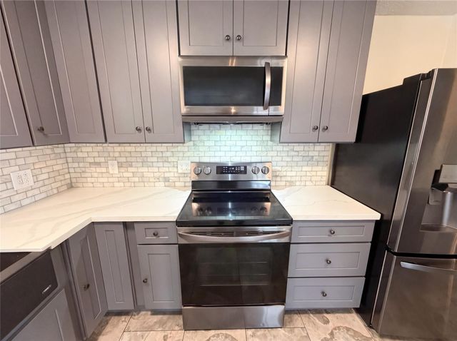 522 27th Avenue N, Texas City, TX 77590