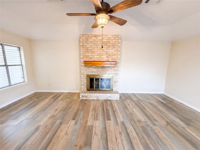 522 27th Avenue N, Texas City, TX 77590