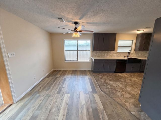 522 27th Avenue N, Texas City, TX 77590