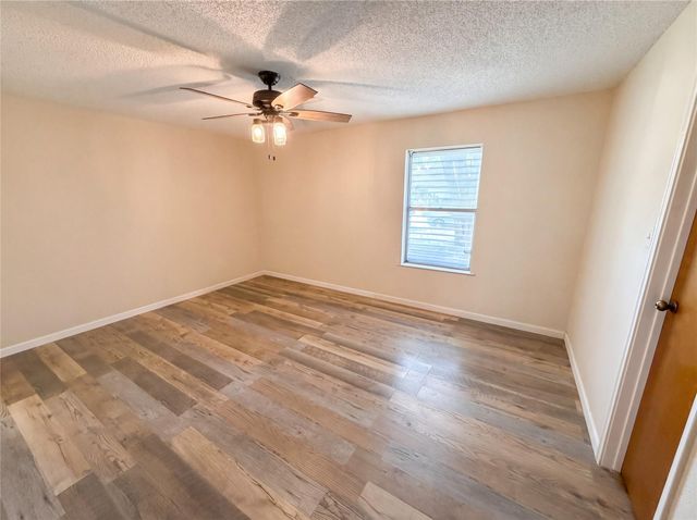 522 27th Avenue N, Texas City, TX 77590