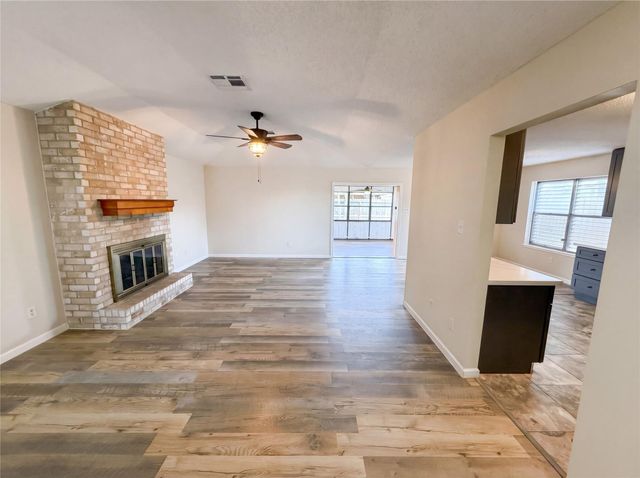 522 27th Avenue N, Texas City, TX 77590