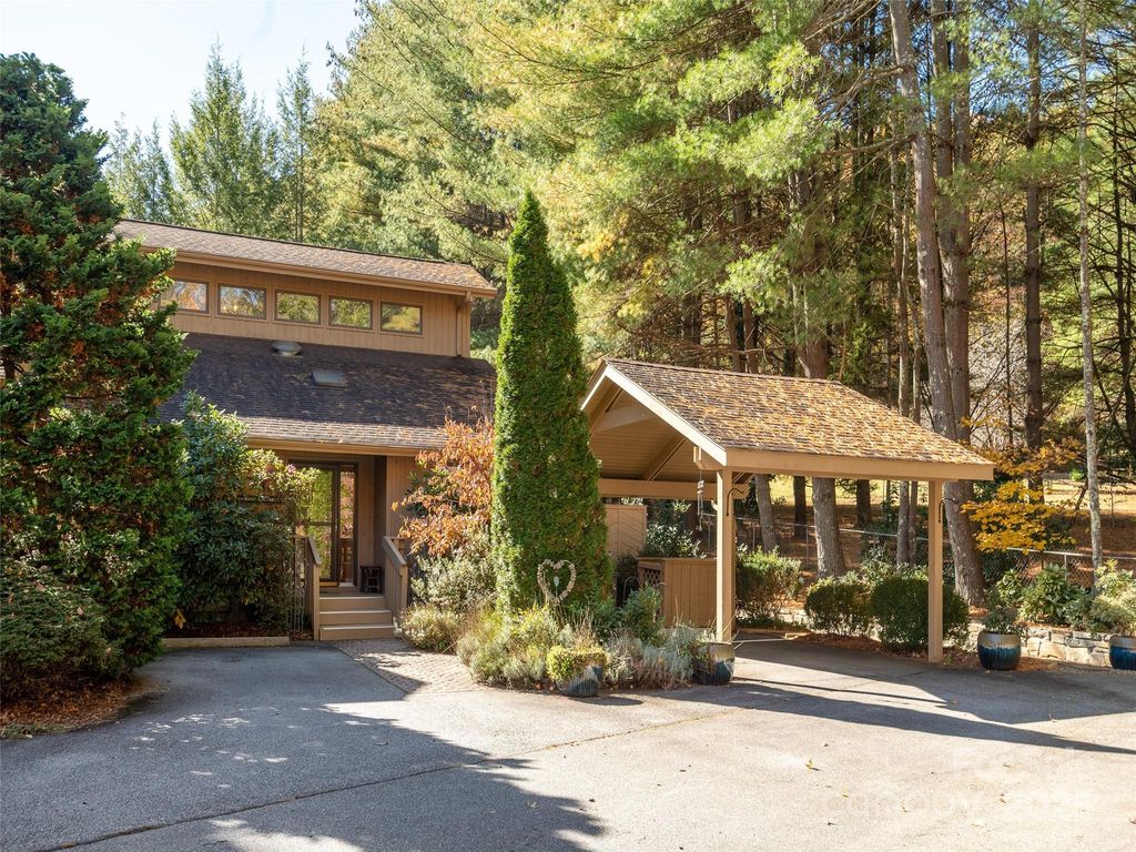 604 Spanish Oak Lane, Hendersonville, NC 28791