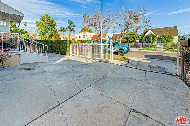 1159 West Boulevard, Los Angeles, CA 90019