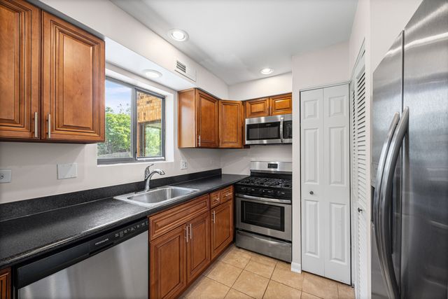 2880 Torrey Pine Lane 1H, Lisle, IL 60532