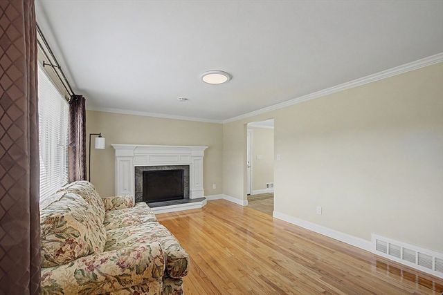 265 Wheatland Ave, Chicopee, MA 01020