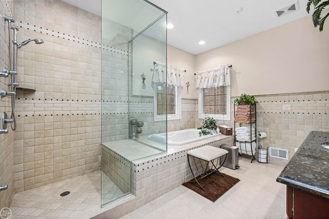 157 Great Pines Drive, Oxford, MI 48371