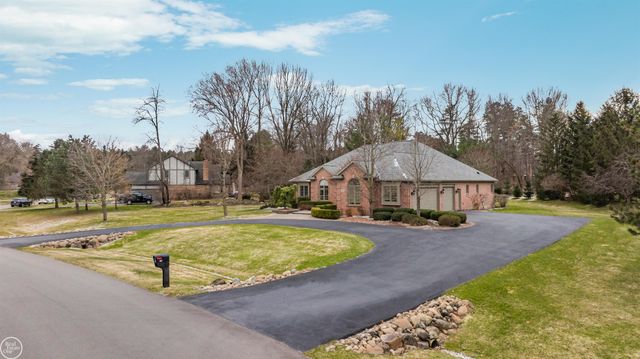 157 Great Pines Drive, Oxford, MI 48371