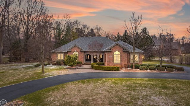 157 Great Pines Drive, Oxford, MI 48371