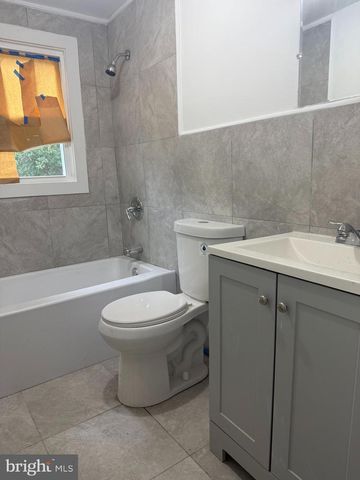 4229 LANE PL NE, Washington, DC 20019