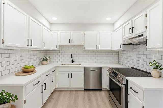 121 Whitewater DR, Newport News, VA 23608