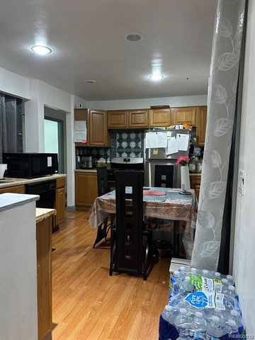 3245 Berkshire Avenue, Warren, MI 48091