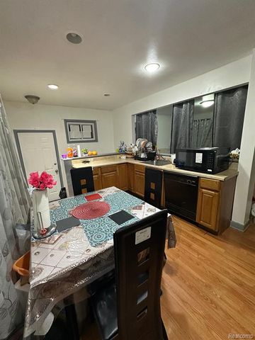 3245 Berkshire Avenue, Warren, MI 48091