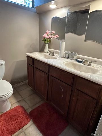 3245 Berkshire Avenue, Warren, MI 48091