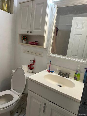 3245 Berkshire Avenue, Warren, MI 48091