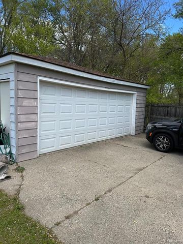 3245 Berkshire Avenue, Warren, MI 48091