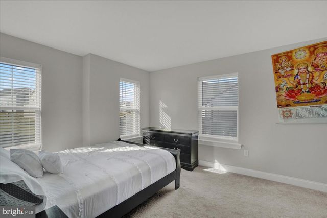 2072 N AUTUMN CHASE DRIVE, Mechanicsburg, PA 17055