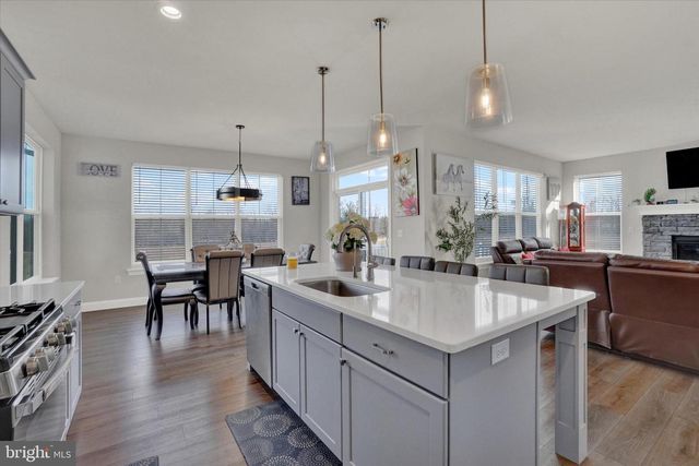 2072 N AUTUMN CHASE DRIVE, Mechanicsburg, PA 17055