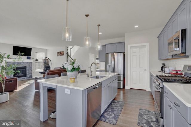 2072 N AUTUMN CHASE DRIVE, Mechanicsburg, PA 17055