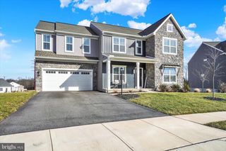 2072 N AUTUMN CHASE DRIVE, Mechanicsburg, PA 17055