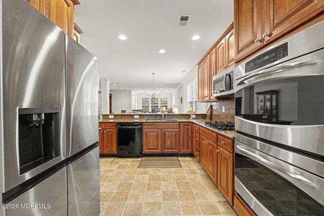 18 Blyth Lane, Jackson, NJ 08527