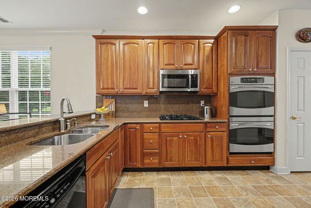 18 Blyth Lane, Jackson, NJ 08527
