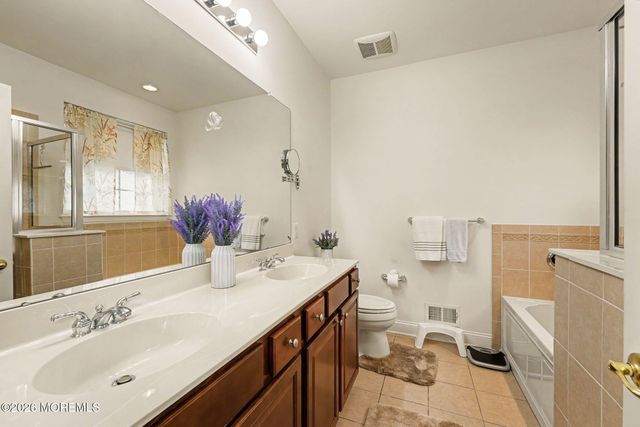 18 Blyth Lane, Jackson, NJ 08527