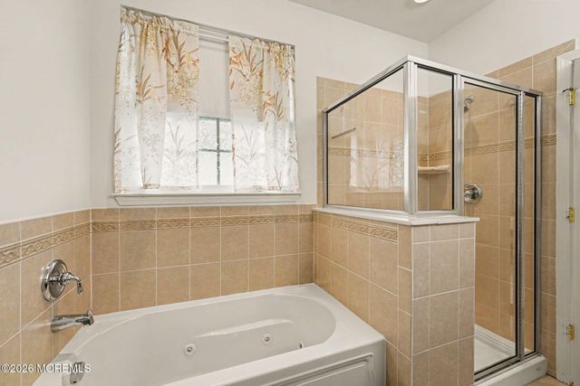 18 Blyth Lane, Jackson, NJ 08527
