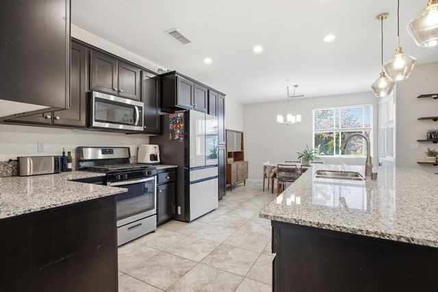 3039 Britannia Street, Tulare, CA 93274