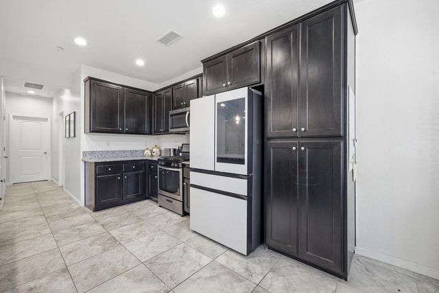 3039 Britannia Street, Tulare, CA 93274