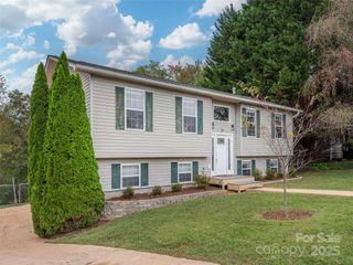 37 Sydney Lane, Asheville, NC 28806
