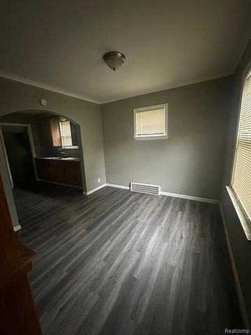 20413 Kingsville Street, Harper Woods, MI 48225