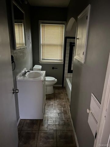 20413 Kingsville Street, Harper Woods, MI 48225