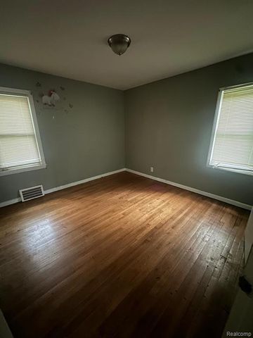 20413 Kingsville Street, Harper Woods, MI 48225