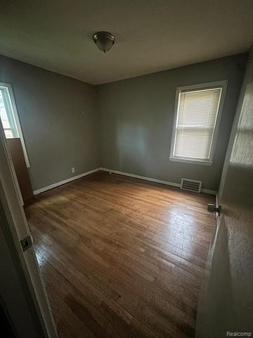 20413 Kingsville Street, Harper Woods, MI 48225