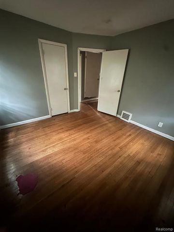 20413 Kingsville Street, Harper Woods, MI 48225