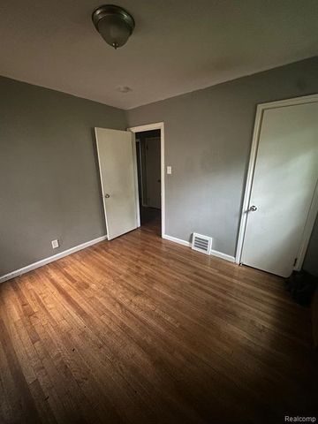 20413 Kingsville Street, Harper Woods, MI 48225