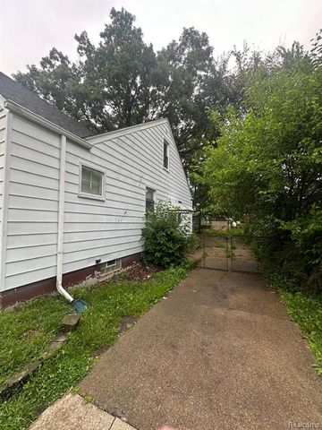 20413 Kingsville Street, Harper Woods, MI 48225