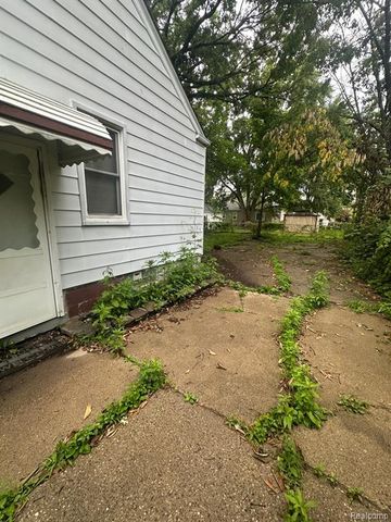 20413 Kingsville Street, Harper Woods, MI 48225