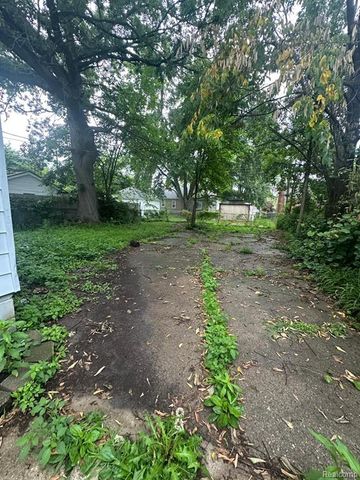 20413 Kingsville Street, Harper Woods, MI 48225