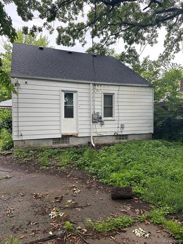 20413 Kingsville Street, Harper Woods, MI 48225