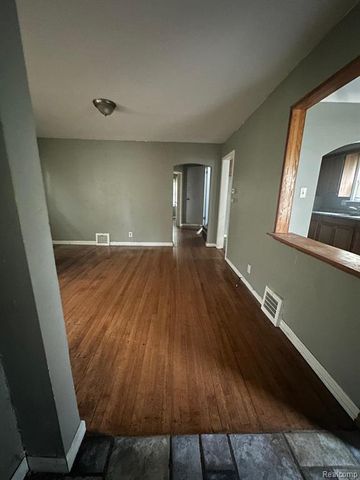 20413 Kingsville Street, Harper Woods, MI 48225
