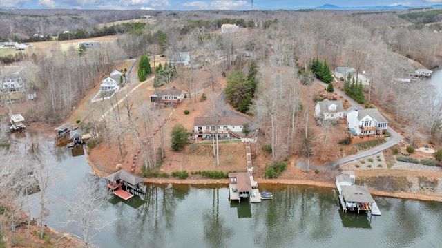 60 Cameron CIR, Wirtz, VA 24184