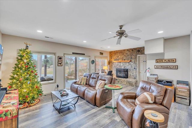 60 Cameron CIR, Wirtz, VA 24184