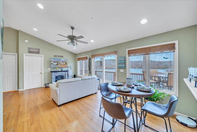 60 Cameron CIR, Wirtz, VA 24184