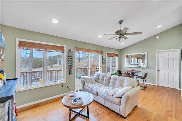 60 Cameron CIR, Wirtz, VA 24184