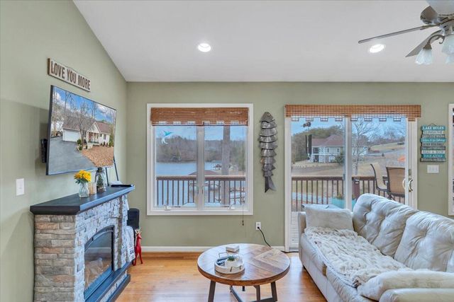 60 Cameron CIR, Wirtz, VA 24184